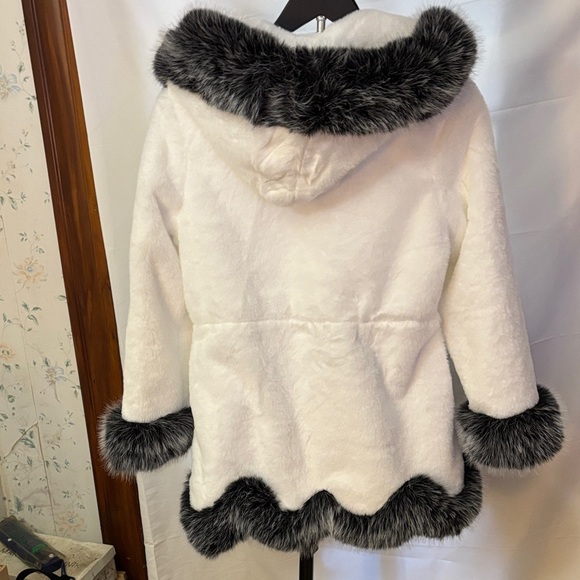 Woman’s Faux Fur Trimmed White Jacket - Picture 2 of 5